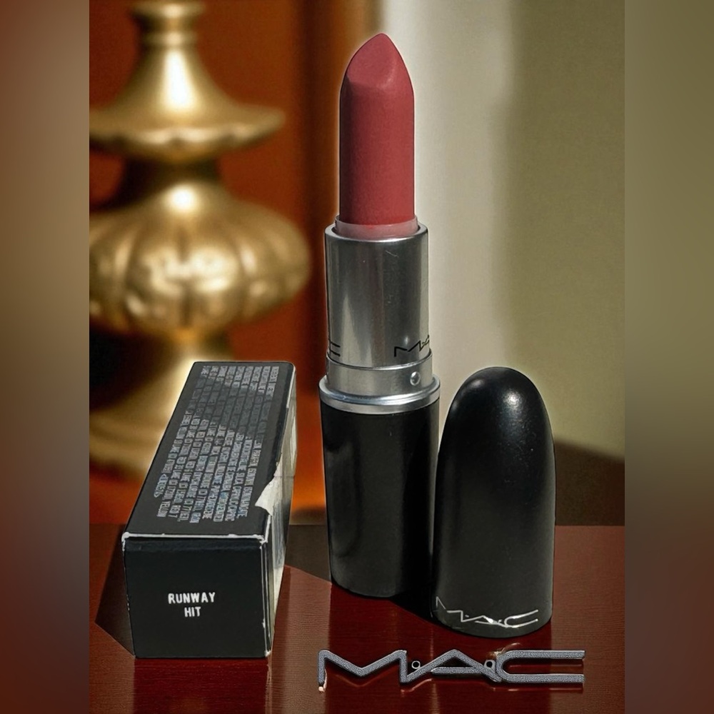 MAC RUNWAY HIT Retro Matte Lipstick. NEW IN BOX. - Picture 9 of 15
